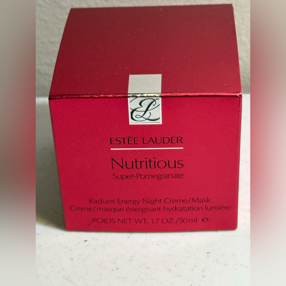Estée Lauder in box nutrious super pomegranate